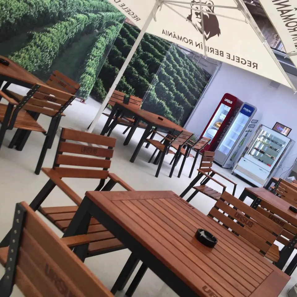 SEGAFREDO și-a deschis o terasă ilegală în curtea de pe strada Cloșca, nr. 1. Tu, dacă nu ești „prieten cu maimuța”, ai voie maxim s-o frecventezi (cu MASCĂ) - ocazie cu care poți să și duci GUNOIUL!