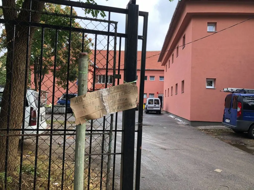 Vrei senzații tari?! Vrei TURISM de UNDERGROUND?... Ia-o de pe Luchian până pe Poetului și o să vezi toate FILMELE cu CONSTRUCTORI PROȘTI adunate într-unul singur!