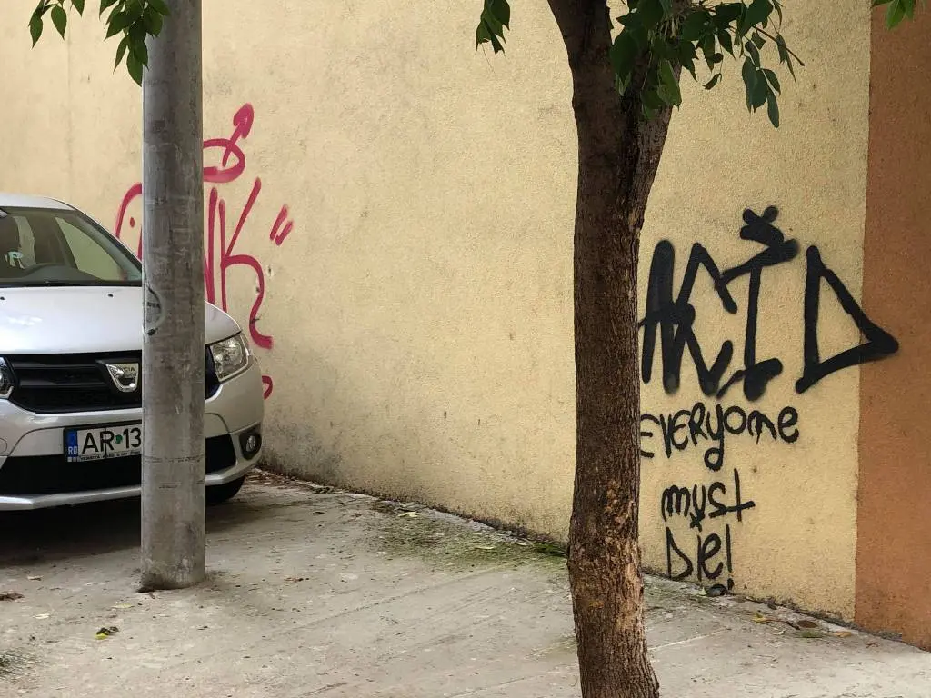 Vrei senzații tari?! Vrei TURISM de UNDERGROUND?... Ia-o de pe Luchian până pe Poetului și o să vezi toate FILMELE cu CONSTRUCTORI PROȘTI adunate într-unul singur!