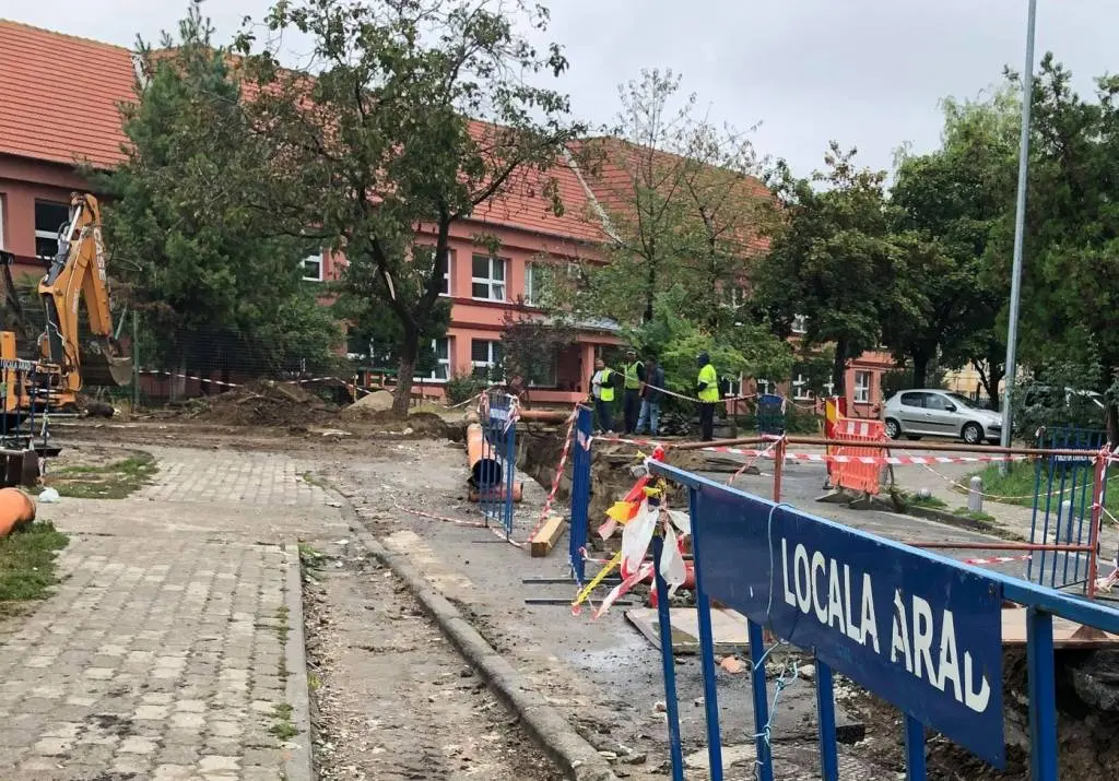 Vrei senzații tari?! Vrei TURISM de UNDERGROUND?... Ia-o de pe Luchian până pe Poetului și o să vezi toate FILMELE cu CONSTRUCTORI PROȘTI adunate într-unul singur!