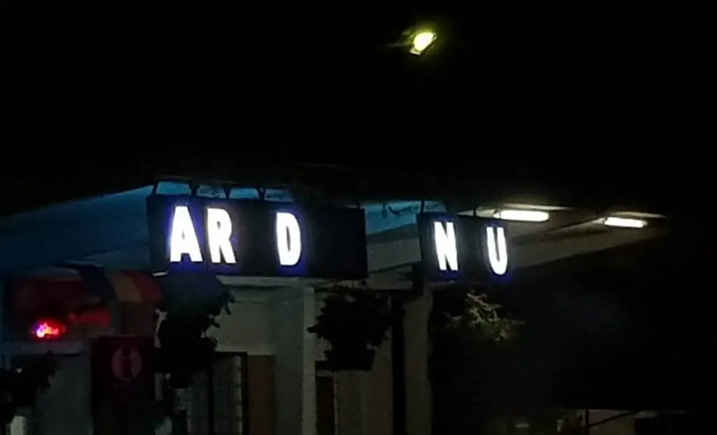 Când UNIVERSUL însuși ne scrie pe cer, cu majuscule: „NEMA CITY”, „ARAD NU”, „ARD NU”... sunt SEMNE CLARE că Aradul e populat cu niște OI ieșind cuminți din POLIGONUL FELNAC!