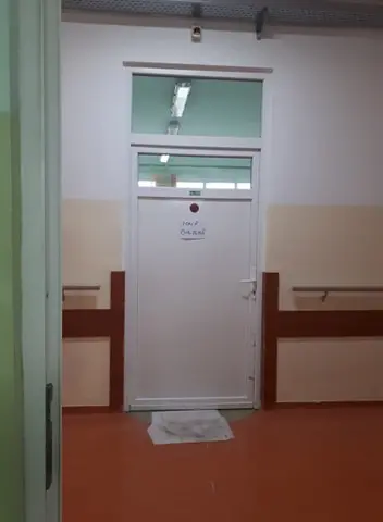 „TOȚI SUNTEM SPERIAȚI!” este strigătul mut al cadrelor medicale de la CHIRURGIA Spitalului Județean Arad - unde 6 pacienți internați în secția non-covid sunt suspecți de COVID, dar nu vine nimeni să-i TESTEZE!