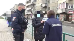o femeie care nu purta mască