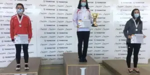 pistolara iulia bagi -