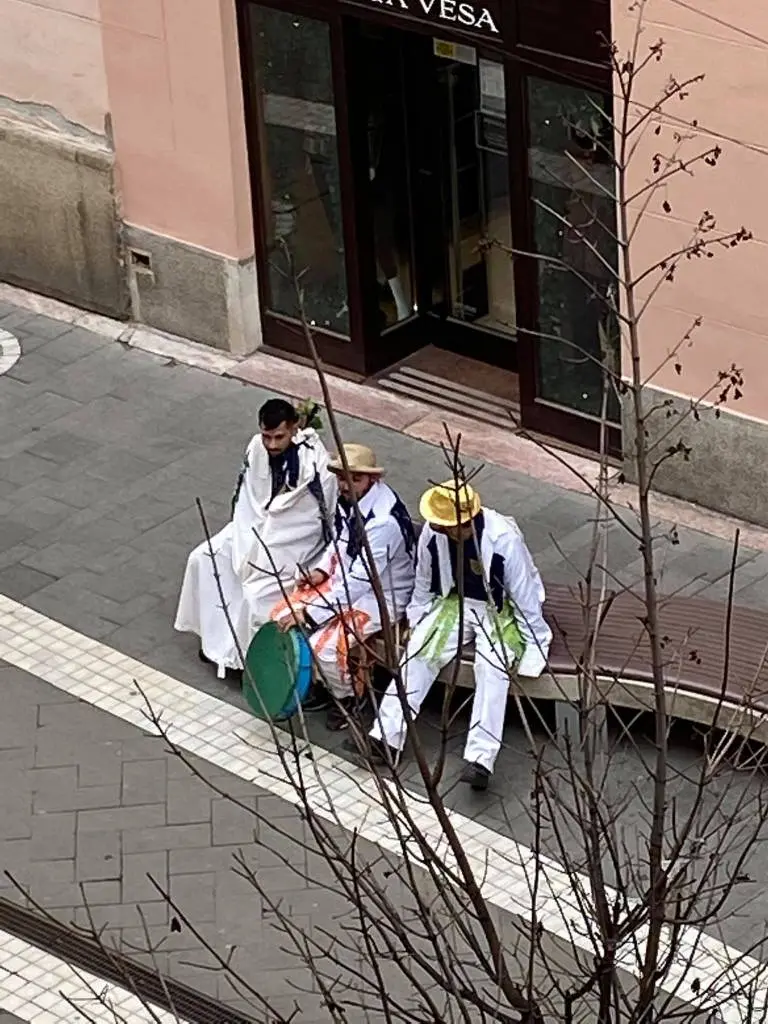 NOU ÎN ARAD! CAPRA de culoare cu COVID în COADĂ umblă pe „Mețianu” și intră cu japca, fără mască, în magazinele oamenilor!