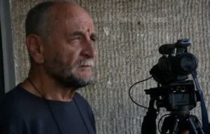 cei care doresc să-i depună
