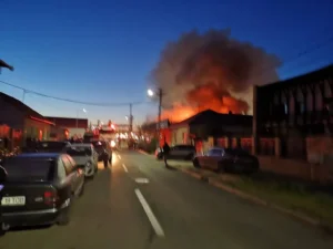 pompierii au oprit extinderea incendiului