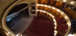 ce spectacole a pregătit teatrul
