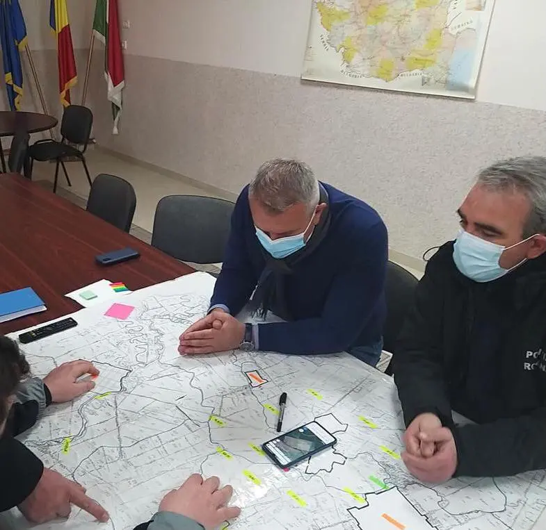 [ACTUALIZARE 8] Expertiza INML confirmă: cadavrul găsit în 3 aprilie într-o avansată stare de descompunere, parțial devorat de animale, este al micuțului Sebastian CORBEI. Ipoteza oficială a polițiștilor privind moartea copilului le jignește profesia și nouă inteligența...