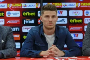 atacantul albert voinea a semnat