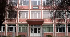 mutări politice mizerabile (inclusiv)
