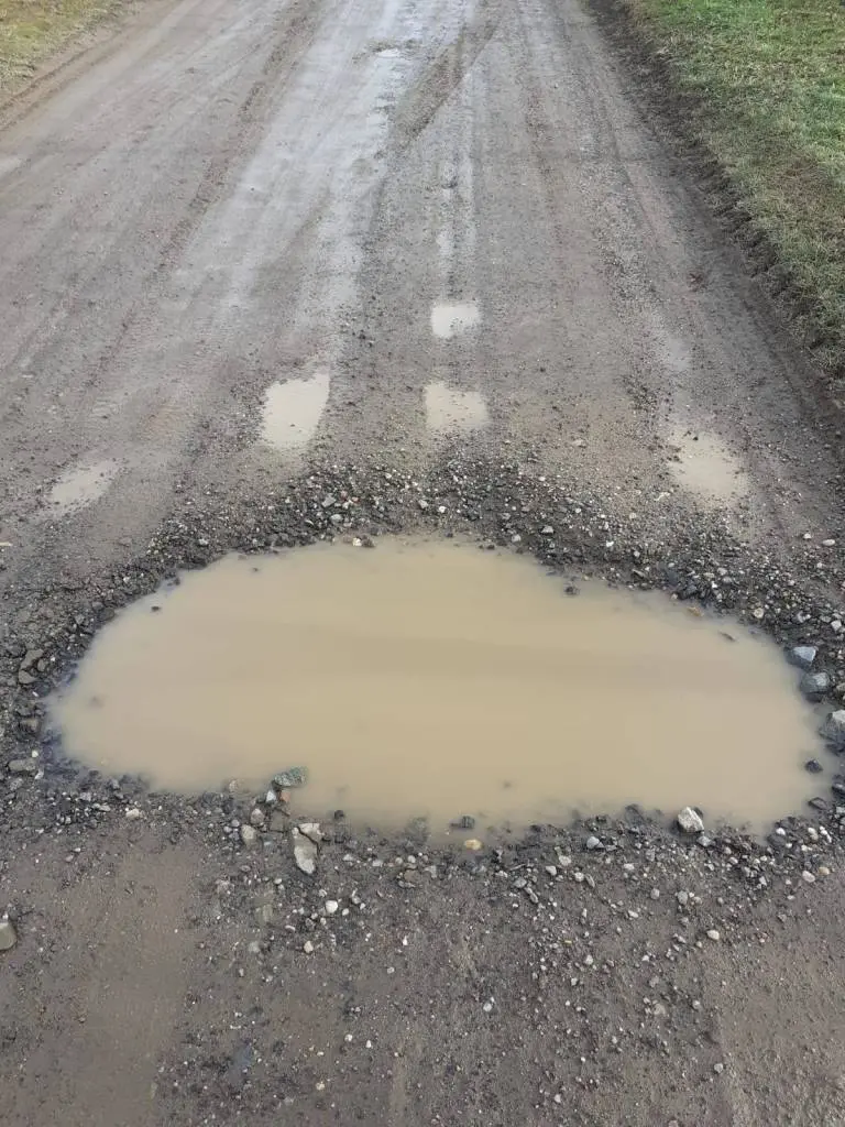 Niciun cotlon nu scapă de bătaia de joc și incompetența administrativă. Așa arată LUCRĂRILE PUBLICE PLĂTITE de la Șiștarovăț!