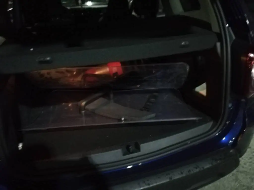 ACHIZIȚIILE Poliției Locale Arad - sau cum se luptă directorul Adrian Toma cu „inamicii nevăzuți, necunoscuți”: cu SCUTURI și VESTE ANTI-ÎNJUNGHIERE și CAMERE 5G!