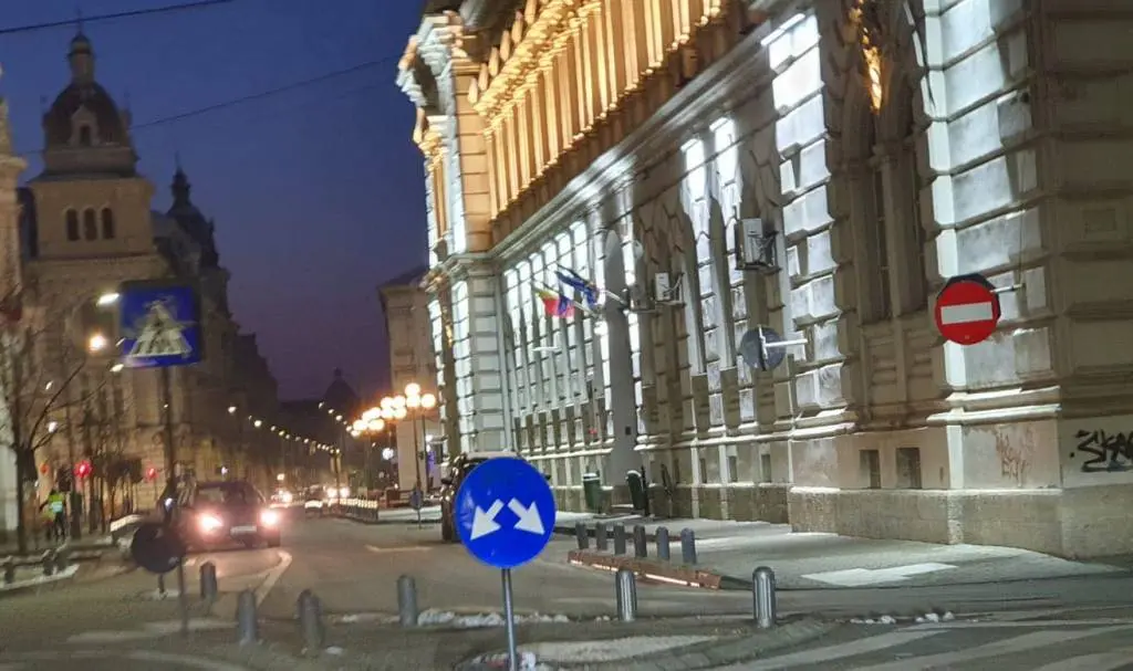 [ACTUALIZARE 2] Avem Prefectură frumoasă: aparatele de aer condiționat au fost demontate
