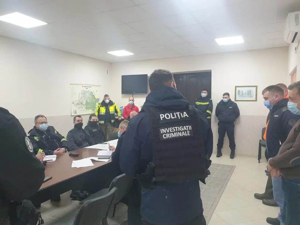 [ACTUALIZARE 8] Expertiza INML confirmă: cadavrul găsit în 3 aprilie într-o avansată stare de descompunere, parțial devorat de animale, este al micuțului Sebastian CORBEI. Ipoteza oficială a polițiștilor privind moartea copilului le jignește profesia și nouă inteligența...