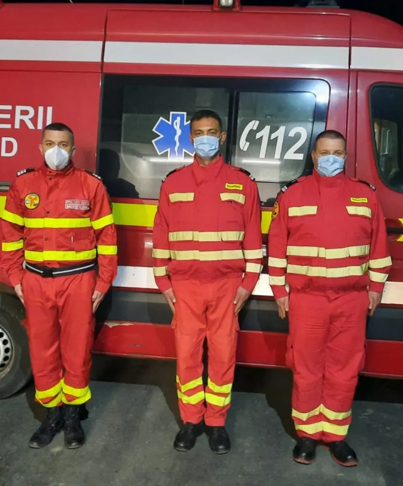 Salvatori cu SUFLET și EXPERIENȚĂ: paramedicii Florin Macovei, Krajcsik Kristian Ivan și Paulik Alin au ajutat la nașterea unei fetițe perfect sănătoase în autospeciala SMURD