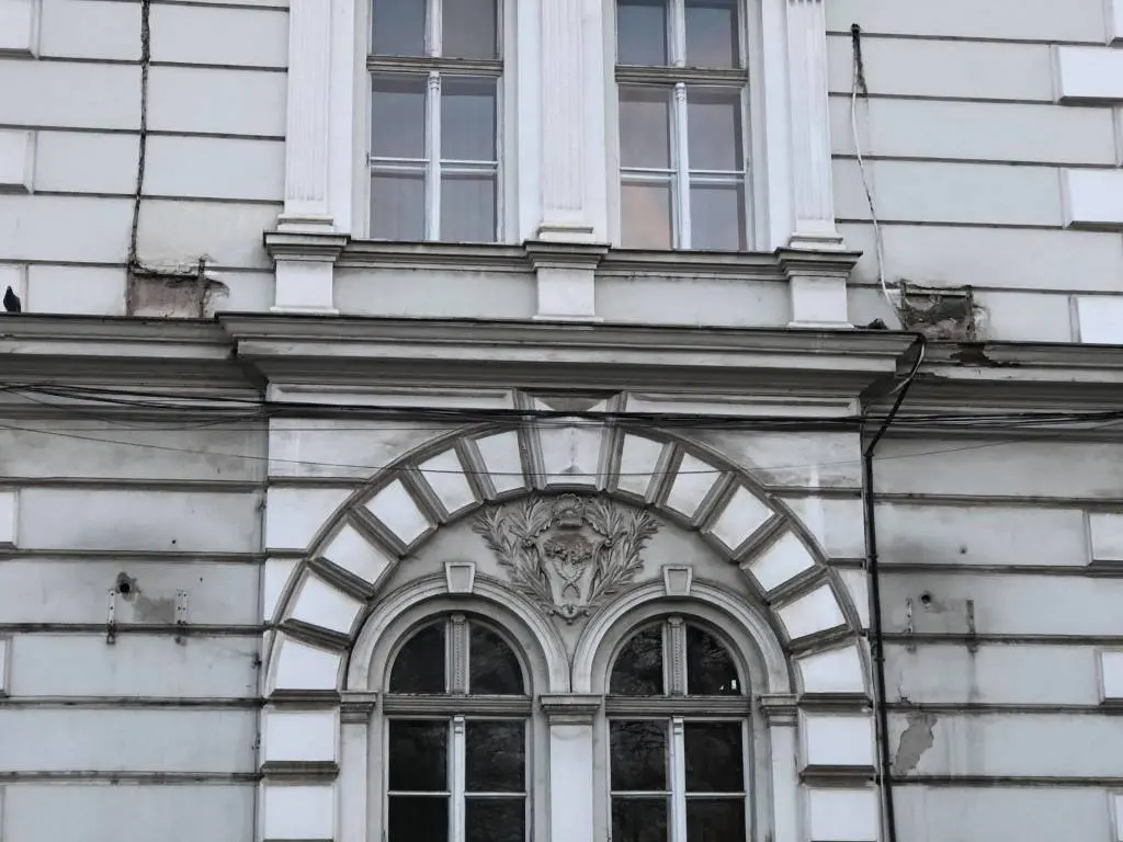 [ACTUALIZARE 2] Avem Prefectură frumoasă: aparatele de aer condiționat au fost demontate
