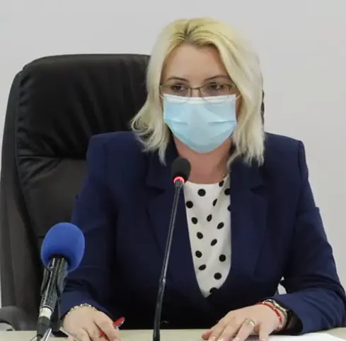 [ACTUALIZARE] „Doamna manager 17005” să-i zicem de-acum economistei Florinei Ionescu - și baftă la plătit datoriile, mai ales cele față de pacienții Spitalului Județean Arad!