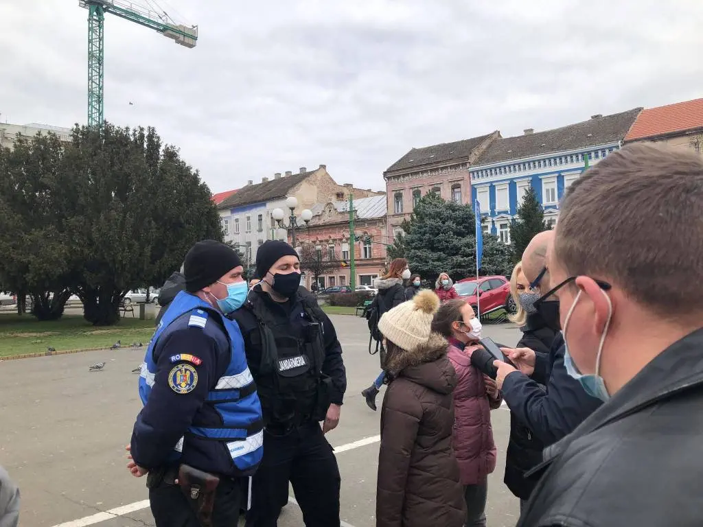 Tratamente dictatorial-inutile la COMEMORAREA-PROTEST din fața Monumentului Ostașului Român...