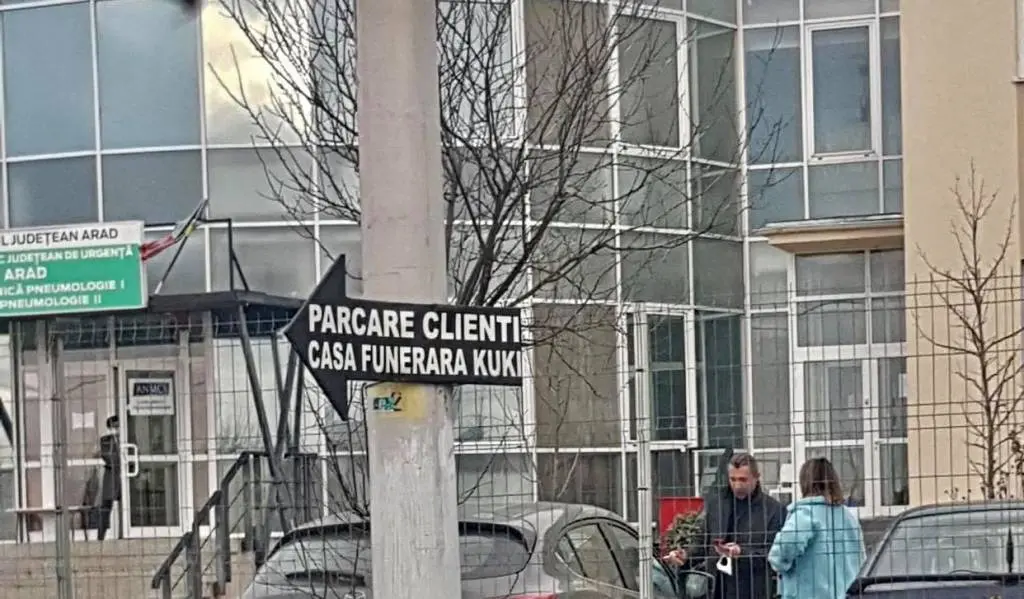 Gest mai mult SIMBOLIC decât DISPERAT al unui PACIENT TURMENTAT internat cu japca în Spitalul COVID din Grădiște: a vrut să evadeze din „ghetou” aruncându-se de pe o fereastră a etajului I... crezând că-i UȘA!