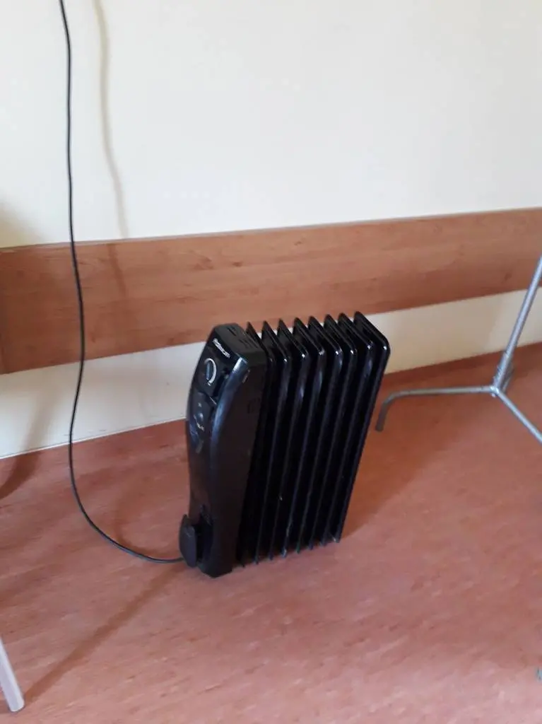 Pacienții internați cu COVID zac în frig... dar asta pare a fi „ultima problemă” a CET-ului