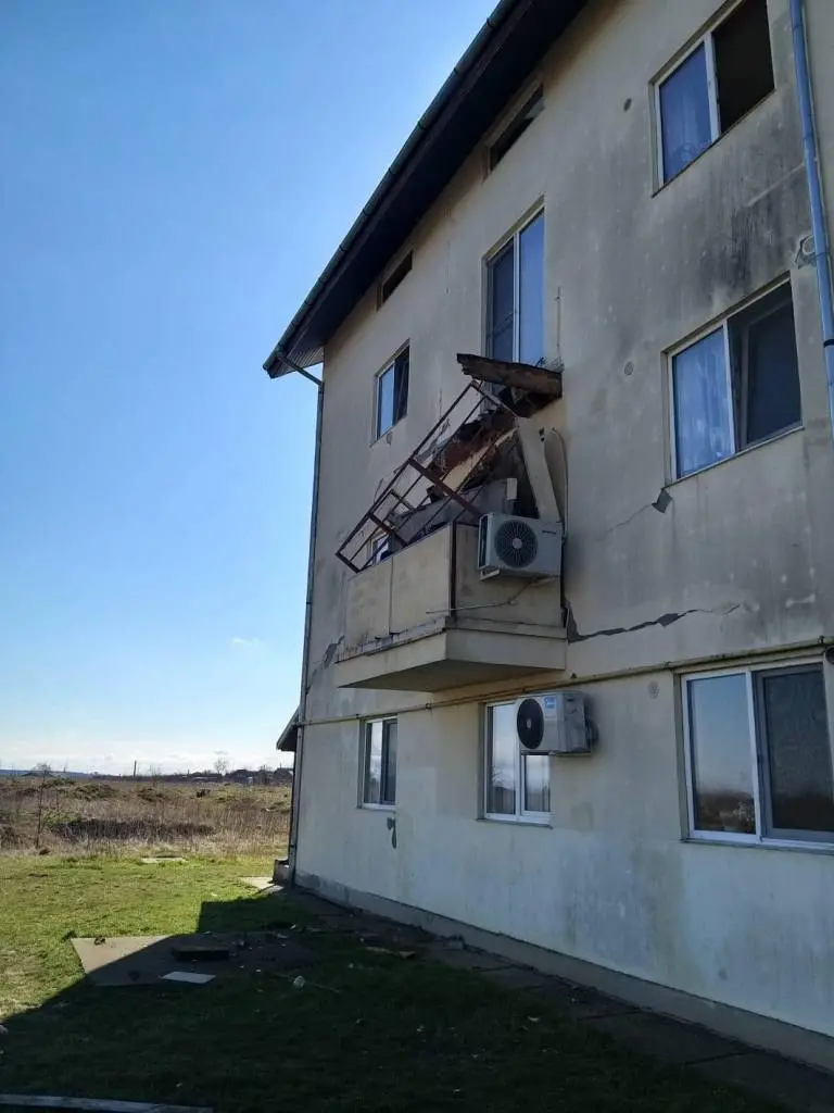 [ACTUALIZARE 3] Se demontează toate balcoanele la cele 5 blocuri de pe Tarafului