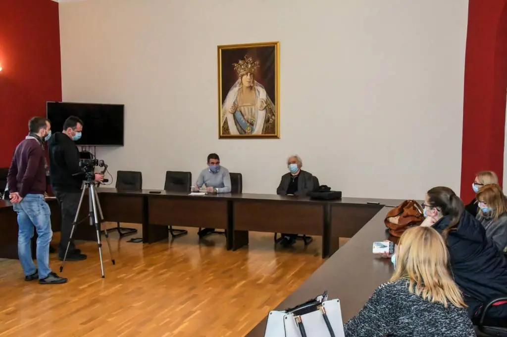 [ACTUALIZARE] S-a consumat și „episodul XXL” din serialul politic pentru proști „Țeapa cu TEATRUL HIRSCHL”. Bibarț: „E ban public și nu ne putem juca cu el”