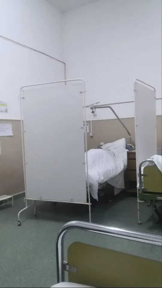 La Spitalul Municipal continuă ororile. Pacienții dintr-un salon și-au privegheat toată noaptea colegul mort!