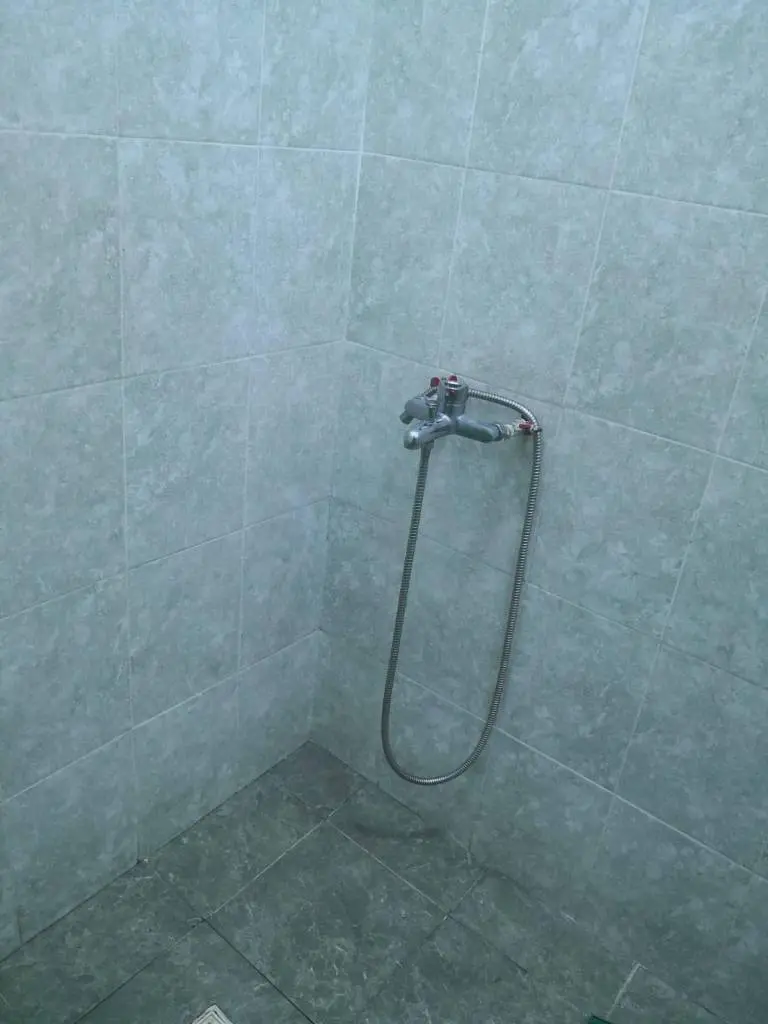 La Spitalul Municipal continuă ororile. Pacienții dintr-un salon și-au privegheat toată noaptea colegul mort!