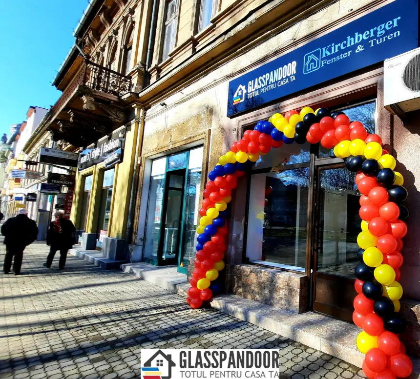 Glasspandoor s-a deschis duminică într-o locație din centrul Aradului [GALERIE FOTO de la deschidere]