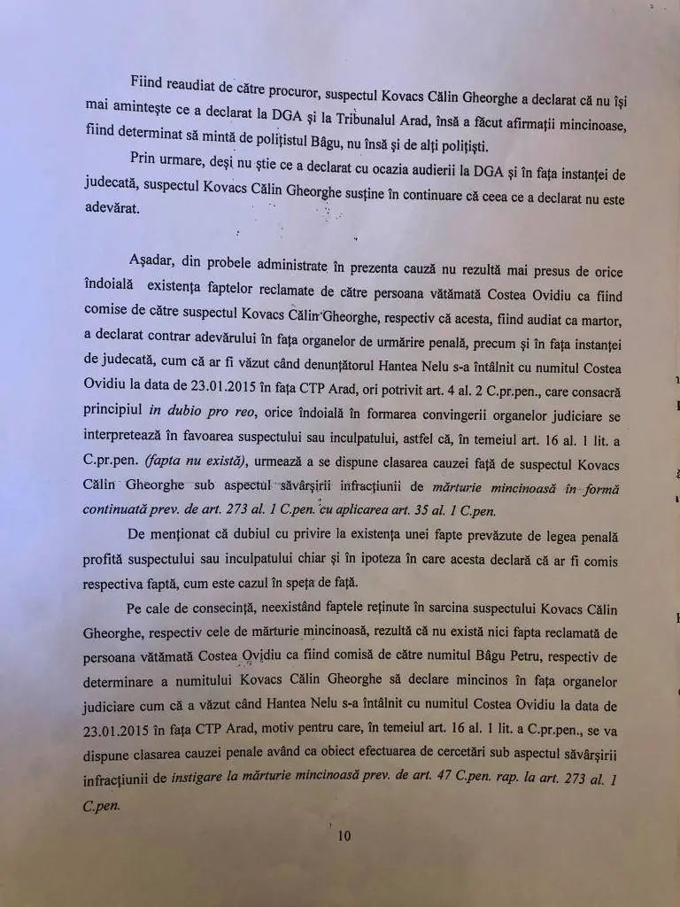 [ACTUALIZARE 2] Mai mulți susținători ai cauzei lui Ovidiu Costea s-au prezentat cu PANCARTE în fața PALATULUI DE JUSTIȚIE DIN ARAD la înfățișarea-cheie din PROCESUL ÎN CĂUTAREA DREPTĂȚII pe care-l duce fostul polițist „executat” de un sistem pervers!