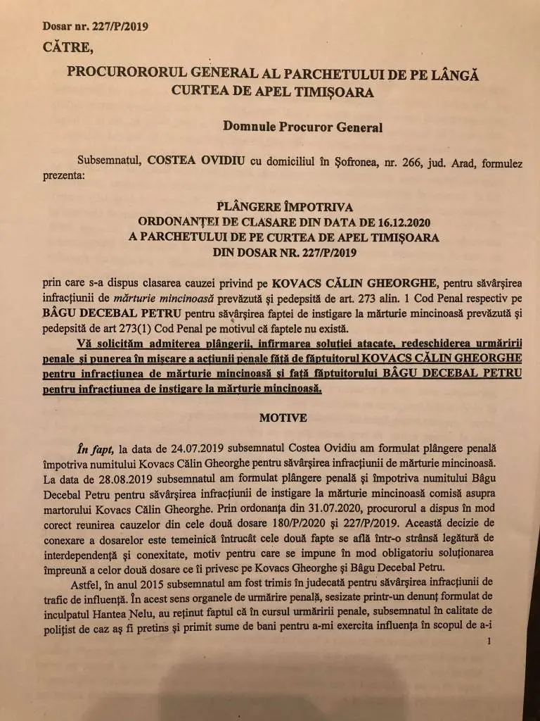 [ACTUALIZARE 2] Mai mulți susținători ai cauzei lui Ovidiu Costea s-au prezentat cu PANCARTE în fața PALATULUI DE JUSTIȚIE DIN ARAD la înfățișarea-cheie din PROCESUL ÎN CĂUTAREA DREPTĂȚII pe care-l duce fostul polițist „executat” de un sistem pervers!