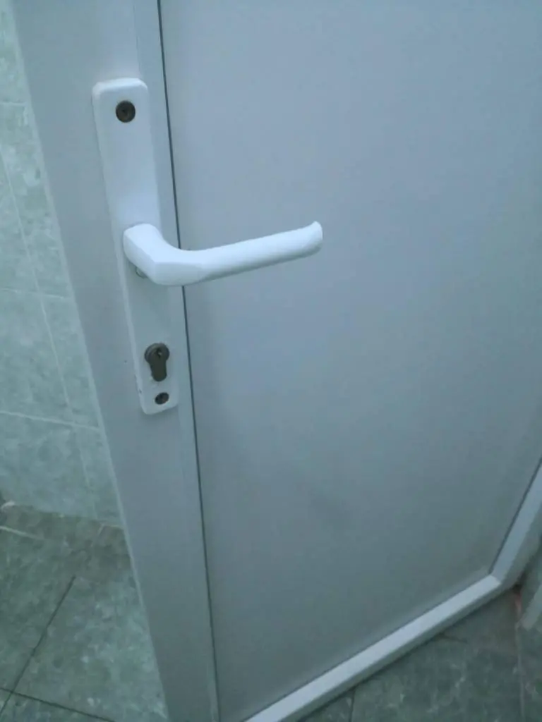 La Spitalul Municipal continuă ororile. Pacienții dintr-un salon și-au privegheat toată noaptea colegul mort!