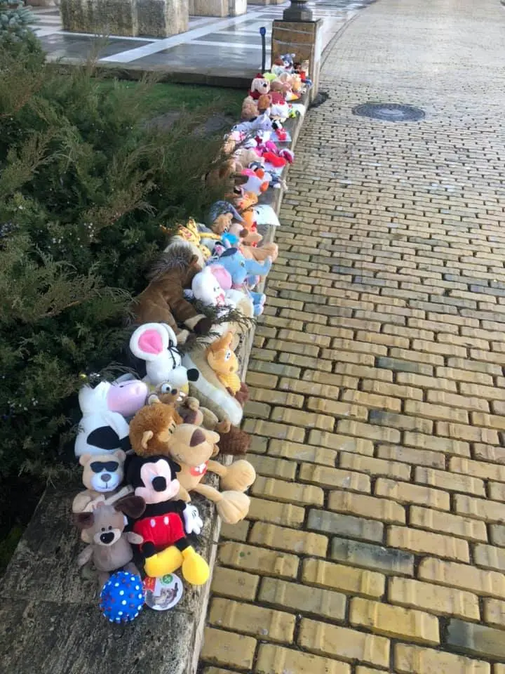 [ACTUALIZARE 2] NESIMȚIREA AGRESIVĂ a „famigliei” Crețiu, jucăriile furate ale câinelui-martir Zeus și alte porcării securistoide în derulare... ca prefață la întâlnirea de luni, cu primarul Bibarț, pe această temă