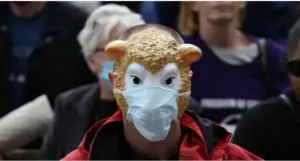 se poate protesta și stând