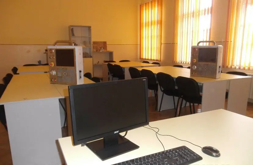 [OFERTĂ EDUCAȚIONALĂ - Liceul Tehnologic „ Aurel Vlaicu”] CALIFICAREA DE OPERATOR LA MAȘINI CU COMANDĂ NUMERICĂ (CNC)