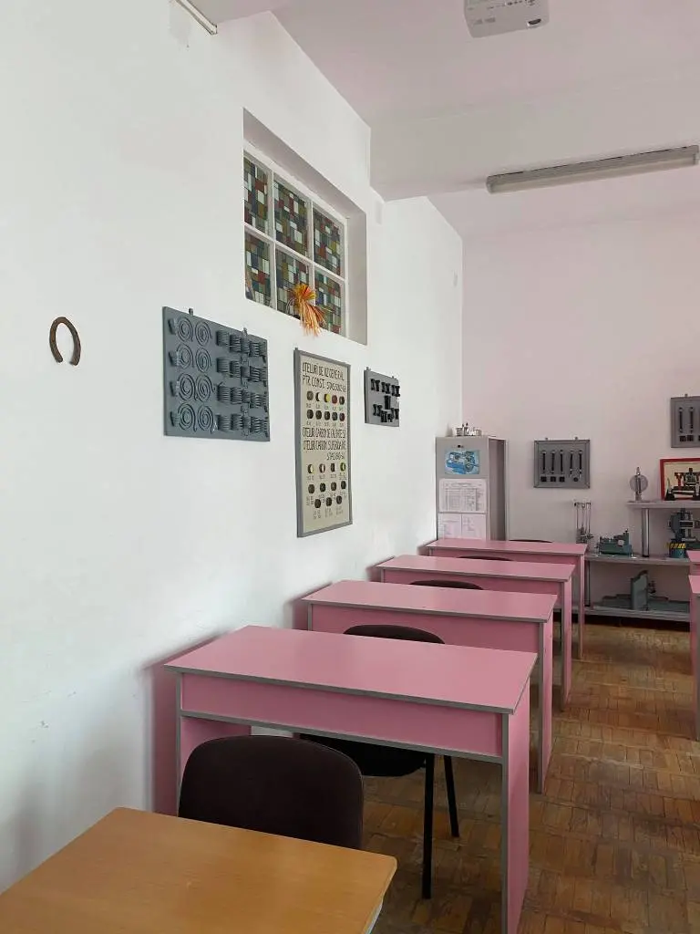 Când nu există viziune și soluții, decizi din pix „reorganizarea rețelei școlare din municipiu și județ” (1) [GALERIE FOTO]