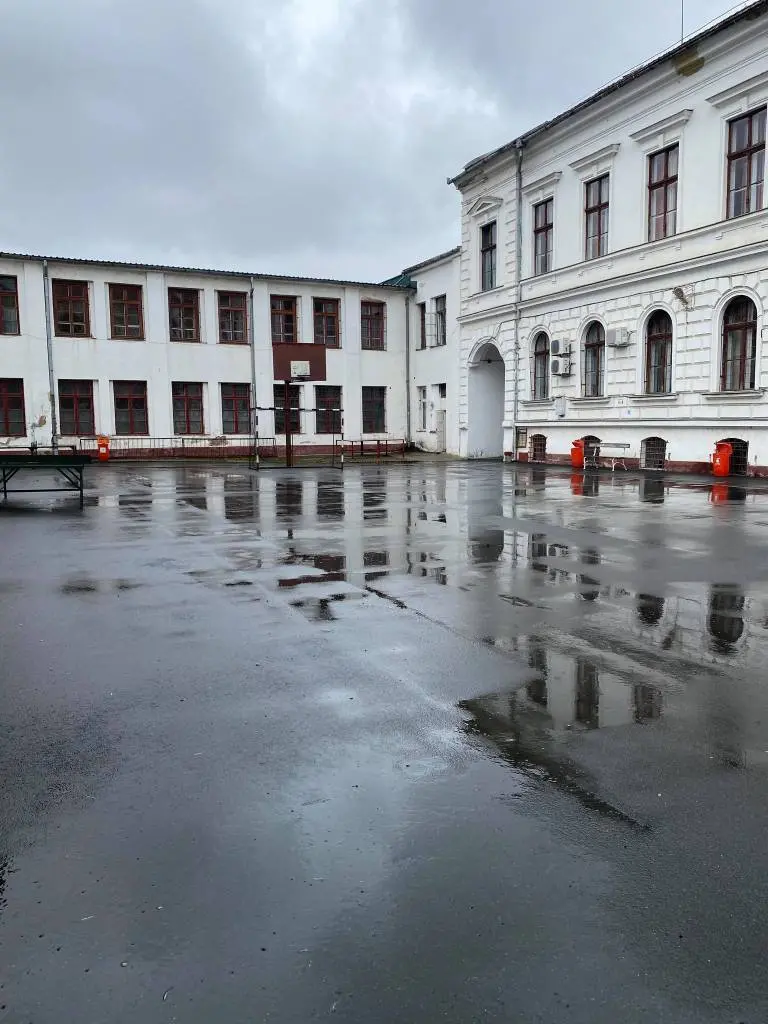 Când nu există viziune și soluții, decizi din pix „reorganizarea rețelei școlare din municipiu și județ” (1) [GALERIE FOTO]