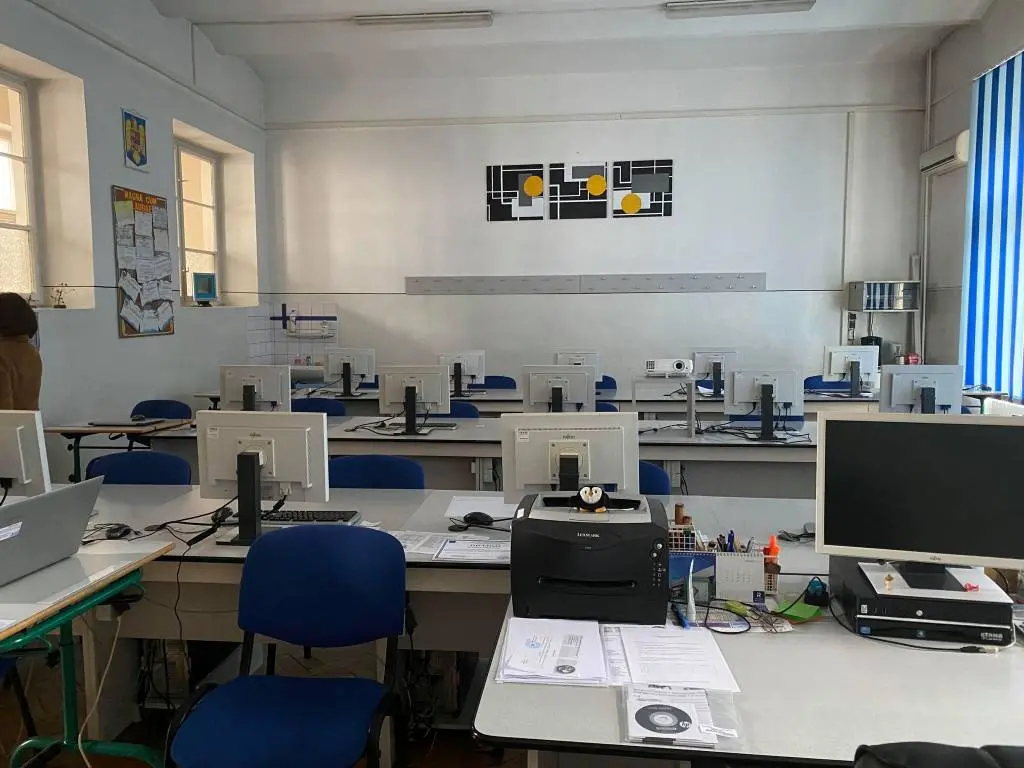 Când nu există viziune și soluții, decizi din pix „reorganizarea rețelei școlare din municipiu și județ” (1) [GALERIE FOTO]