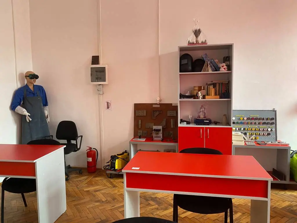 Când nu există viziune și soluții, decizi din pix „reorganizarea rețelei școlare din municipiu și județ” (1) [GALERIE FOTO]