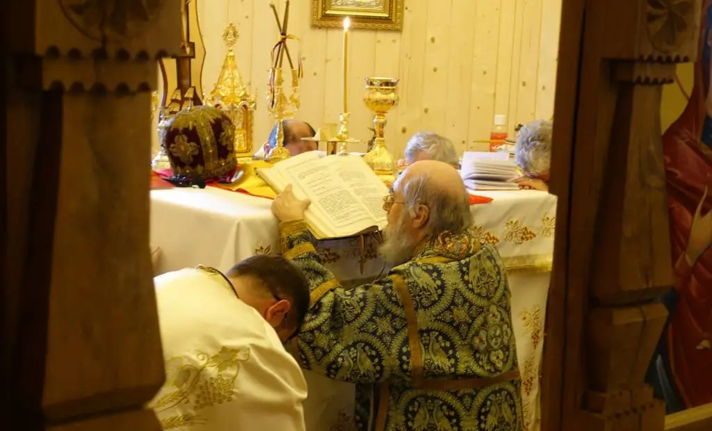 A fost SFINȚITĂ Biserica ortodoxă cu hramul ,,Sfântul Apostol Andrei” din „Via Carmina” [FOTO]