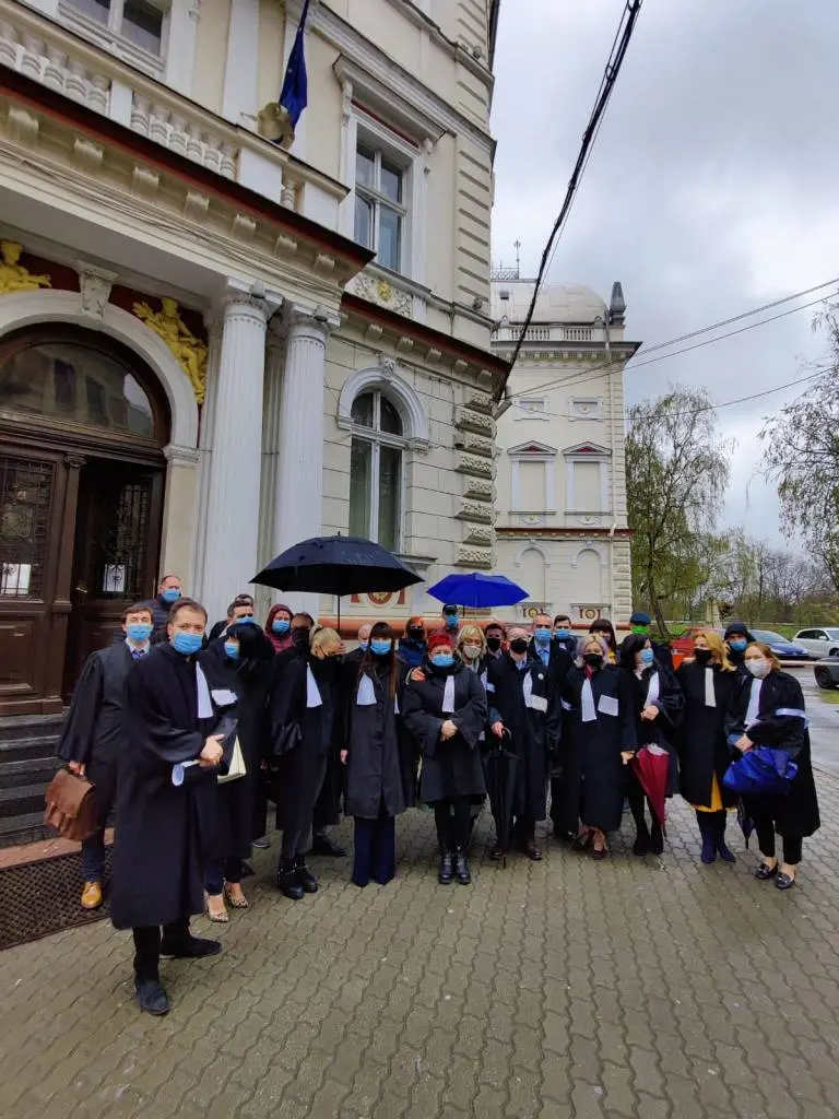 Avocații Baroului Arad s-au raliat acțiunilor celorlalte Barouri din țară pentru apărarea rolului avocatului în sistemul juridic