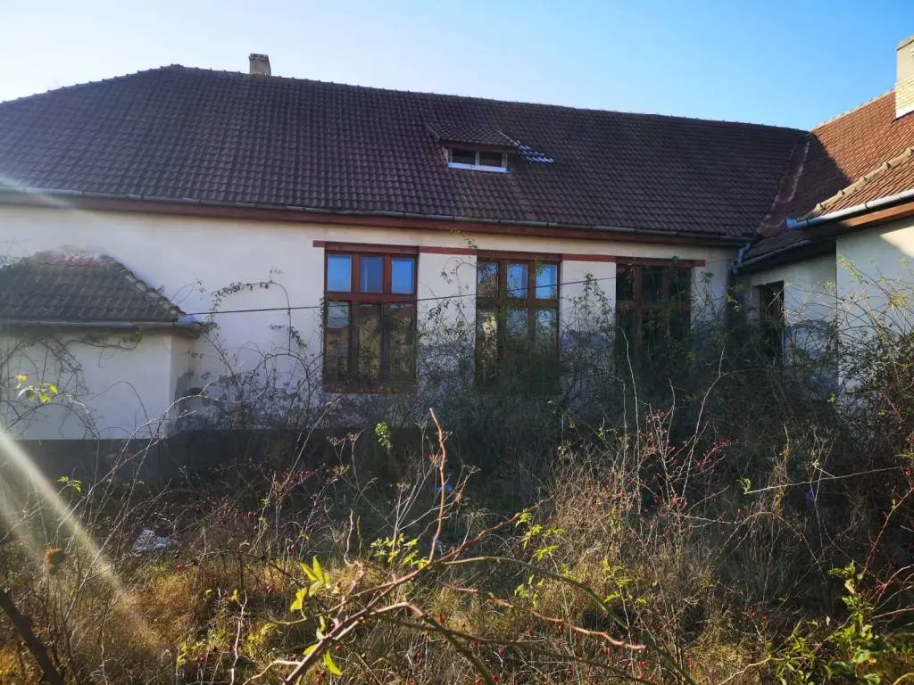 Sfidând ideea Asociației „GAI, CARTIERUL NOSTRU”, Primăria refuză oferta acesteia de a pune la punct clădirea fostei Școli „Generală 10”... pentru că o vrea Consiliul Județean!