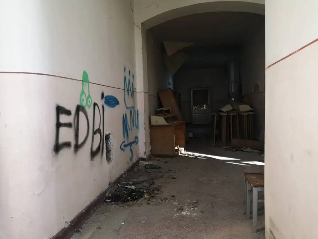 Sfidând ideea Asociației „GAI, CARTIERUL NOSTRU”, Primăria refuză oferta acesteia de a pune la punct clădirea fostei Școli „Generală 10”... pentru că o vrea Consiliul Județean!