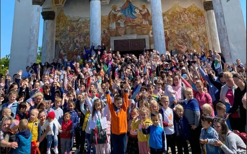 [ACTUALIZARE] Peste 350 de copii au sărbătorit Ziua Copilului în Biserică la Mănăstirea Gai
