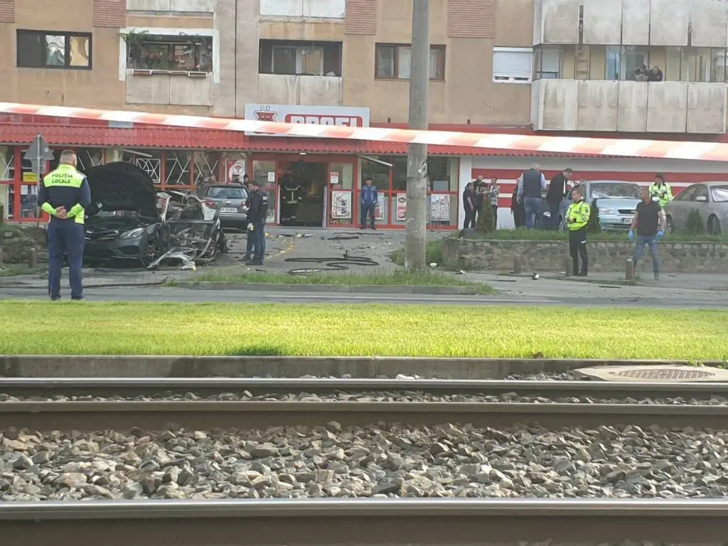 [ACTUALIZARE 7] Cu 300 de agenți SRI în hoteluri și pensiuni, cu toți interlopii scoși la „cafea” de toți polițiștii din Arad, cu portbagajele pline de dovezi ale „frăției eterne” dintre aceștia, ANCHETATORII CAZULUI CRIȘAN au... MINUS O PISTĂ - cea reală!