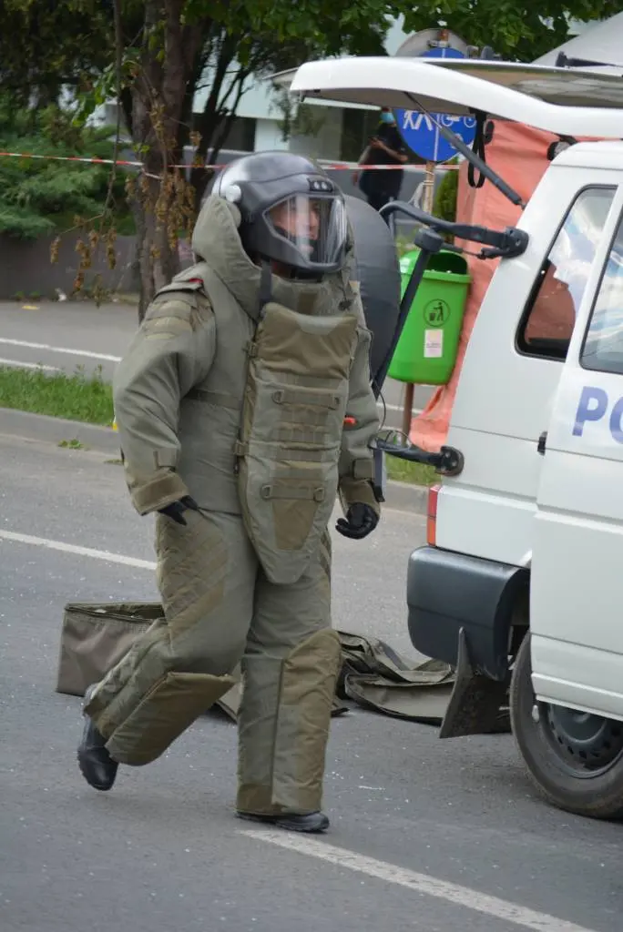 [ACTUALIZARE 7] Cu 300 de agenți SRI în hoteluri și pensiuni, cu toți interlopii scoși la „cafea” de toți polițiștii din Arad, cu portbagajele pline de dovezi ale „frăției eterne” dintre aceștia, ANCHETATORII CAZULUI CRIȘAN au... MINUS O PISTĂ - cea reală!