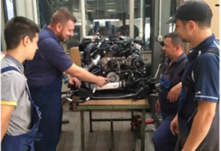 [OFERTĂ EDUCAȚIONALĂ – Liceul Tehnologic „ Aurel Vlaicu”] Calificarea - MECANIC AUTO