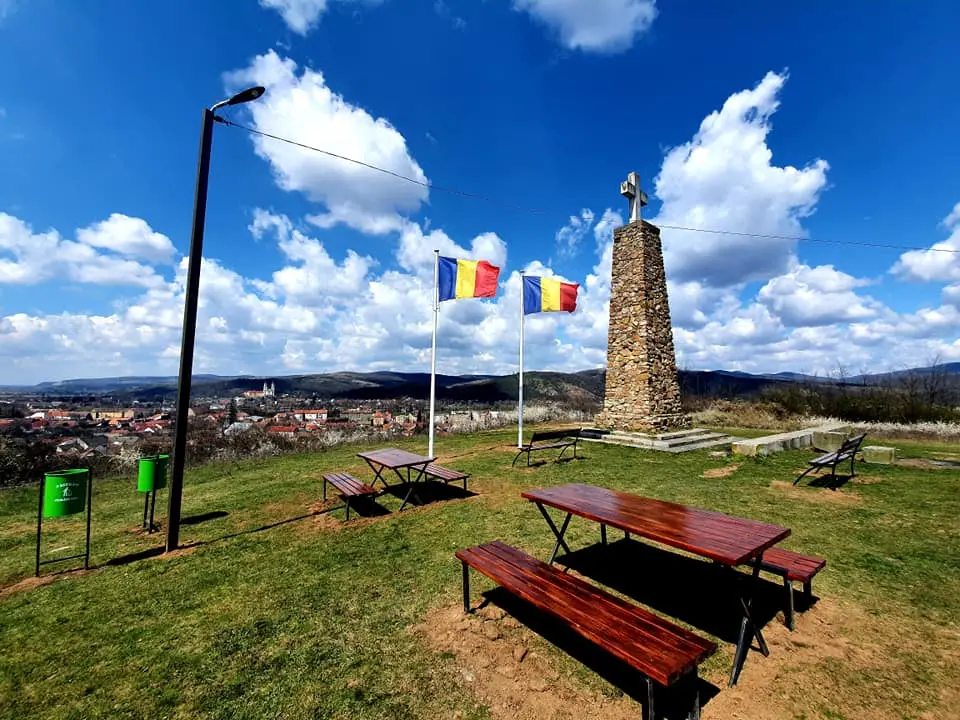 S-a renovat și pus în valoarea meritată „Crucea lui BOCU” de la Lipova [FOTO]