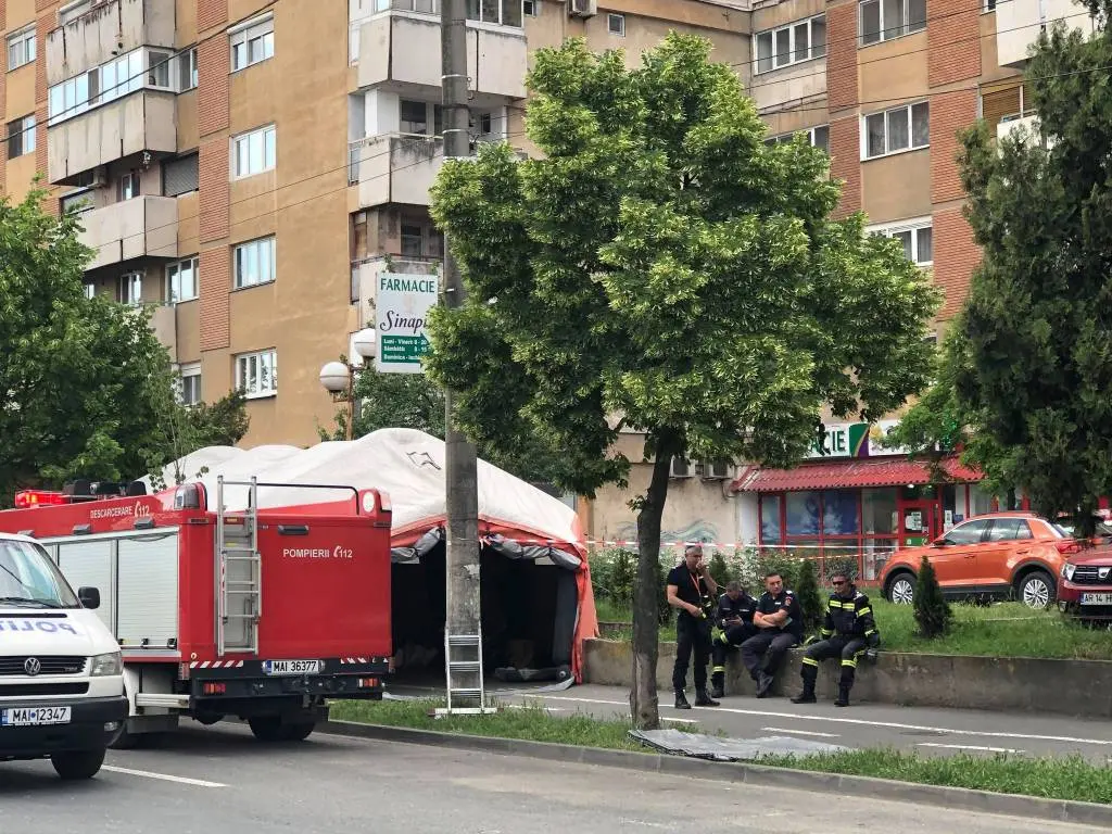 [ACTUALIZARE 7] Cu 300 de agenți SRI în hoteluri și pensiuni, cu toți interlopii scoși la „cafea” de toți polițiștii din Arad, cu portbagajele pline de dovezi ale „frăției eterne” dintre aceștia, ANCHETATORII CAZULUI CRIȘAN au... MINUS O PISTĂ - cea reală!